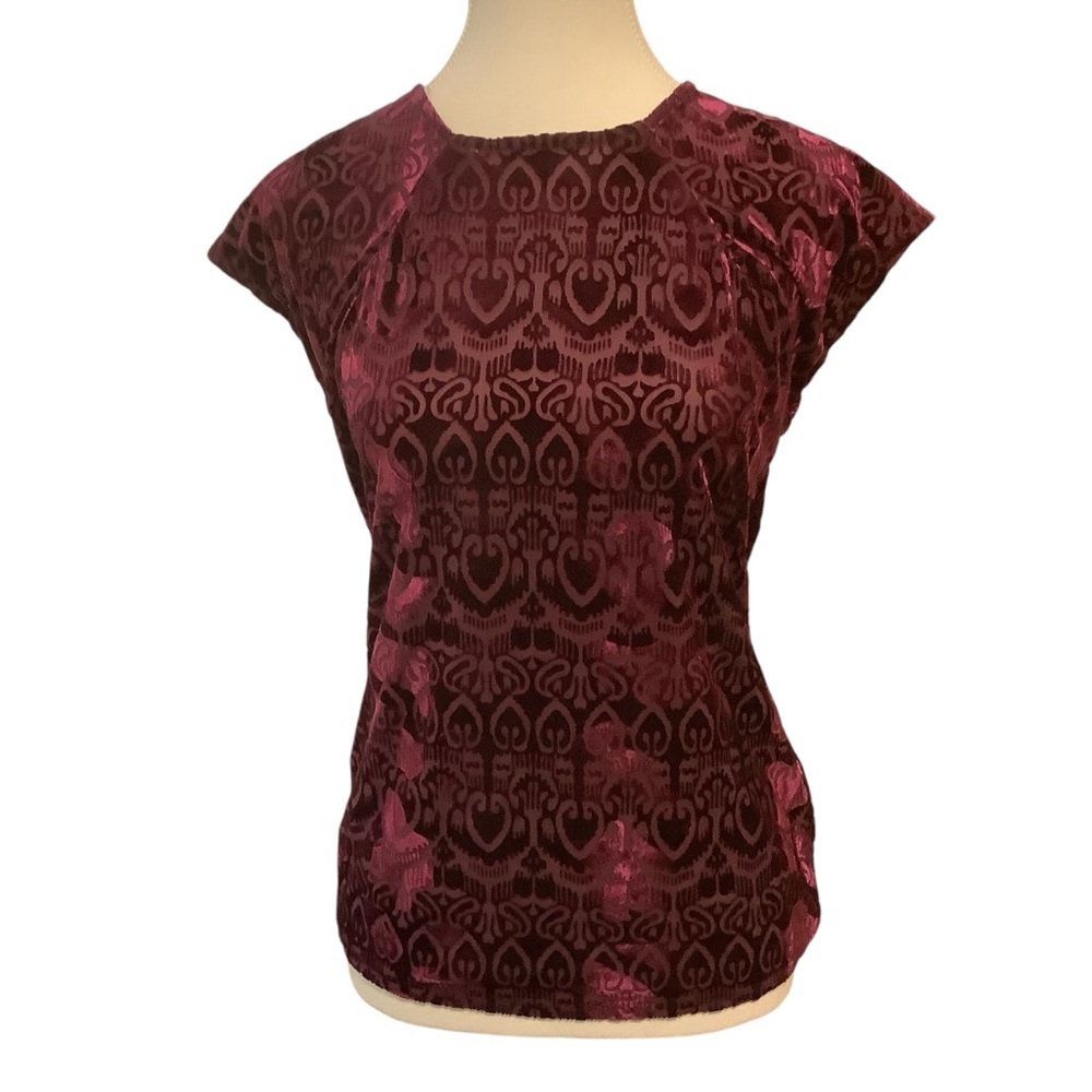 REITMANS BURGUNDY VELVET TEXTURED SHORT SLEEVE TOP/ Size M
